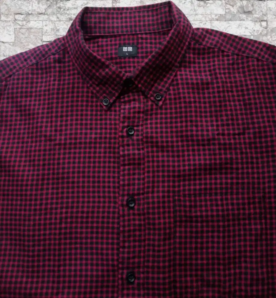 KEMEJA PANJANG UNIQLO KOTAK2 MERAH HITAM, SIZE : L (LD108-110,P74)
