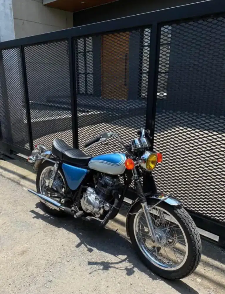 Binter Merzy KZ200 British Custom