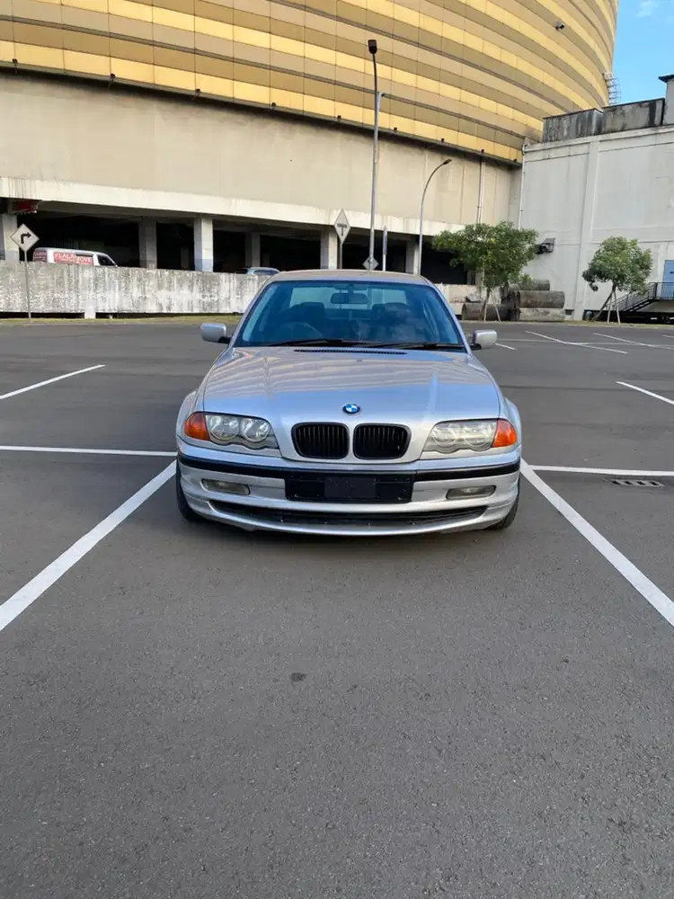 BMW 325i 2001 Bensin