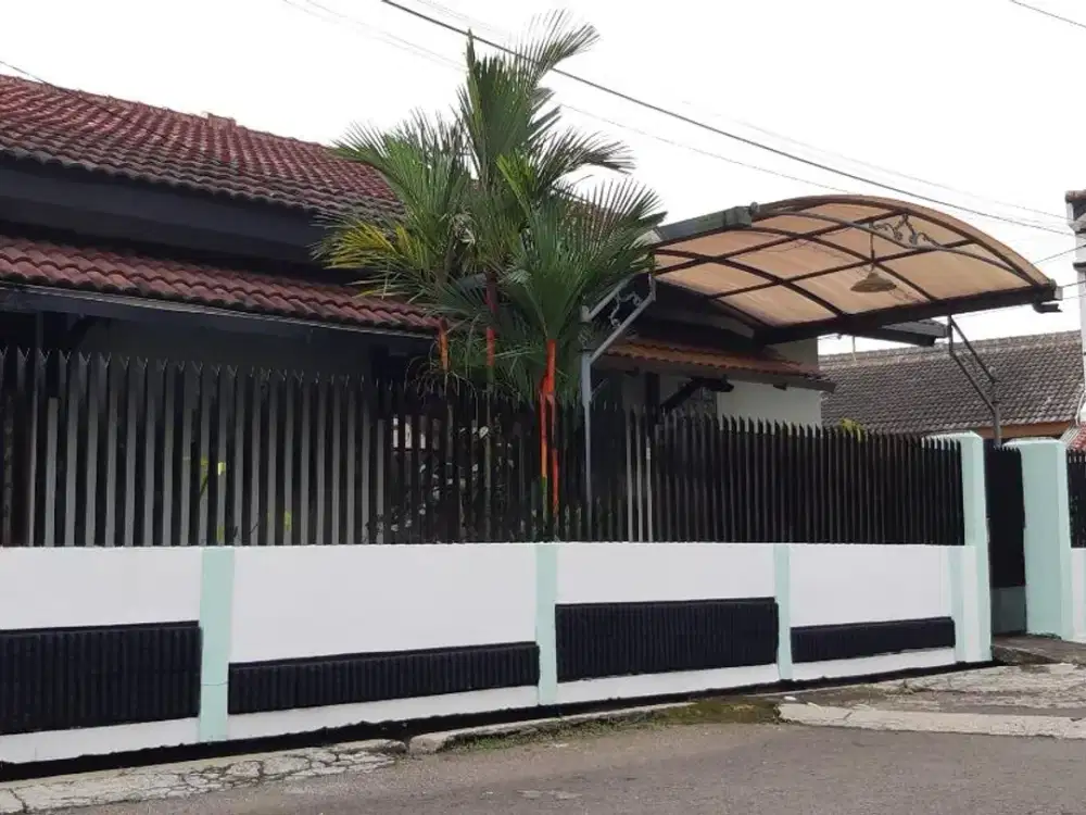 Rumah Hook Nyaman Luas di Taman Kopo Indah 2