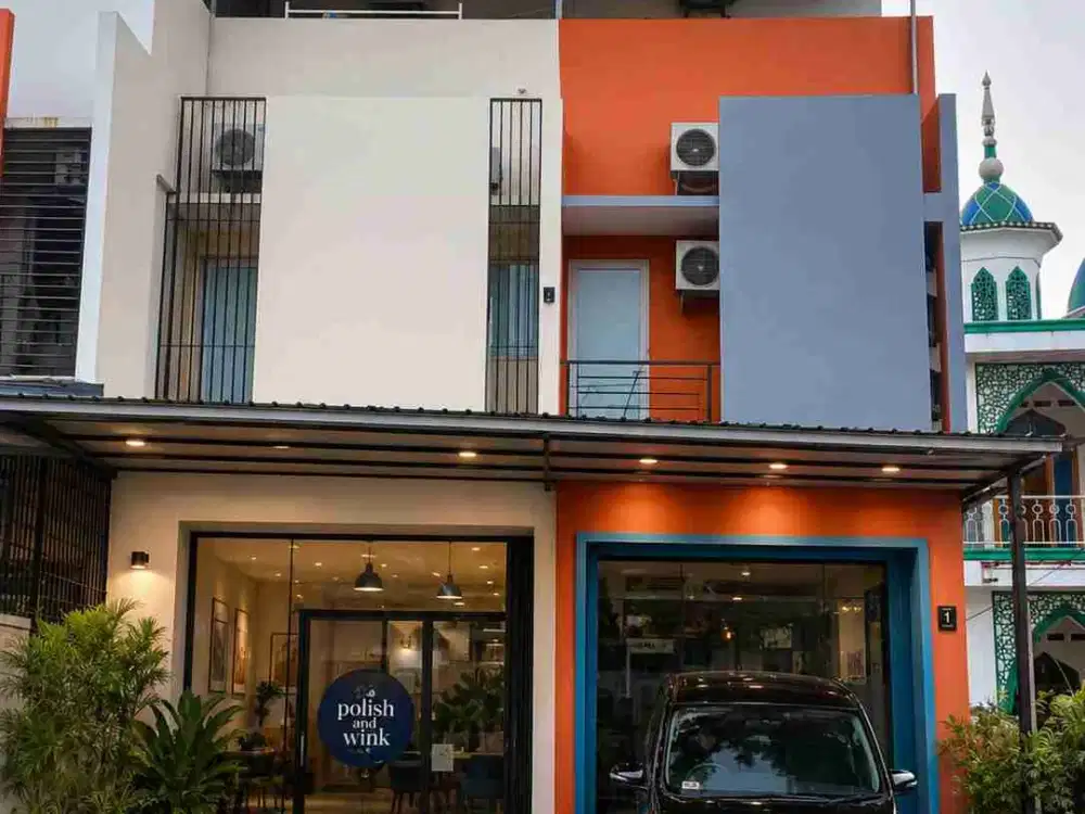DIJUAL CEPAT RUKO GANDENG HADAP JALAN RAYA KEBON JERUK – TERMASUK INTERIOR SALON SIAP USAHA