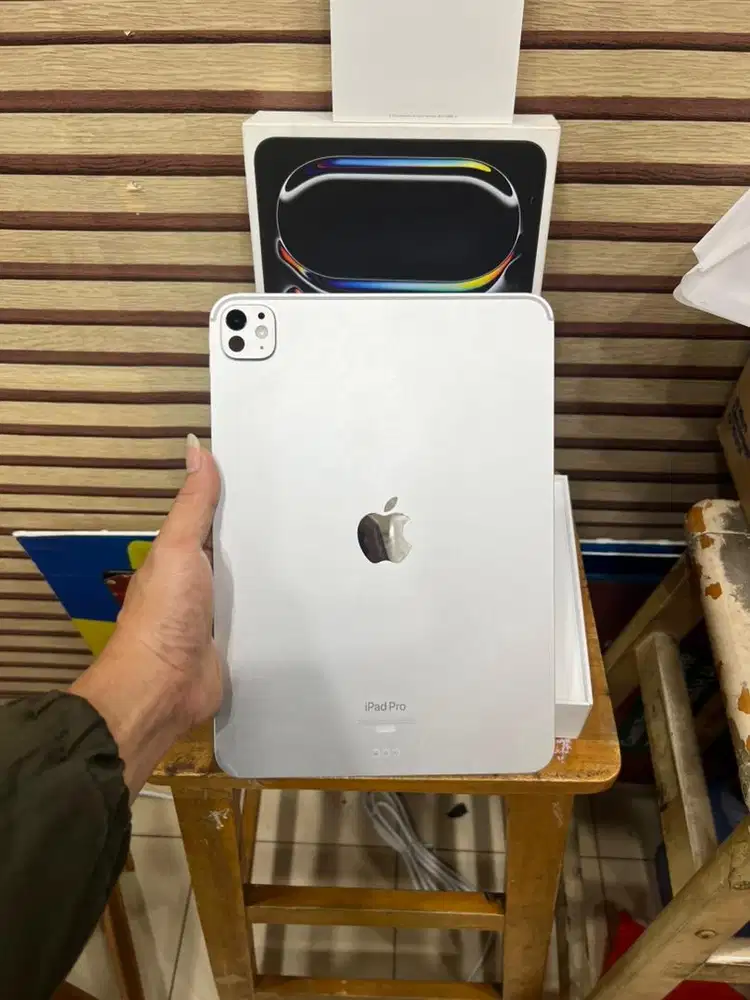 iPad Pro M4 11-inch 256 iBox bekas demo like new