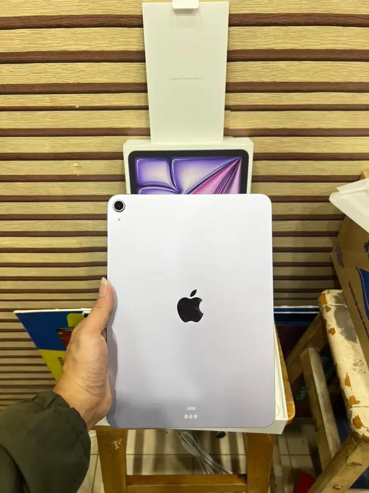 iPad Air 11-inch m3 128 wifi iBox bh 100 cc 0 garansi juni 2027