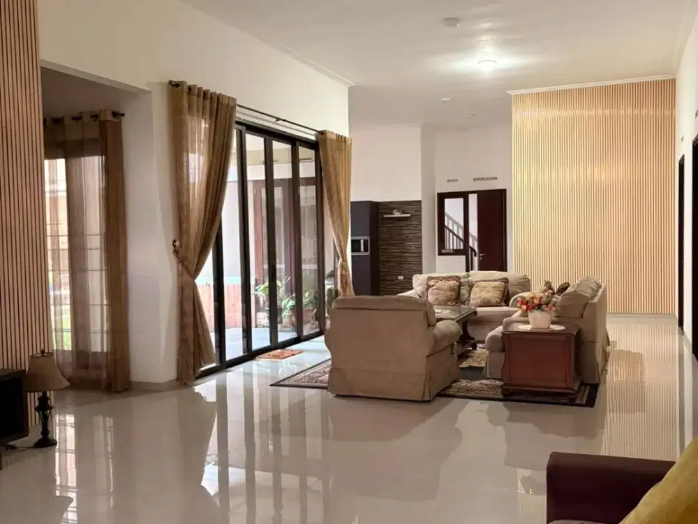 Rumah Mewah Cantik Terawat di BTD 1 Kota Baru Parahyangan