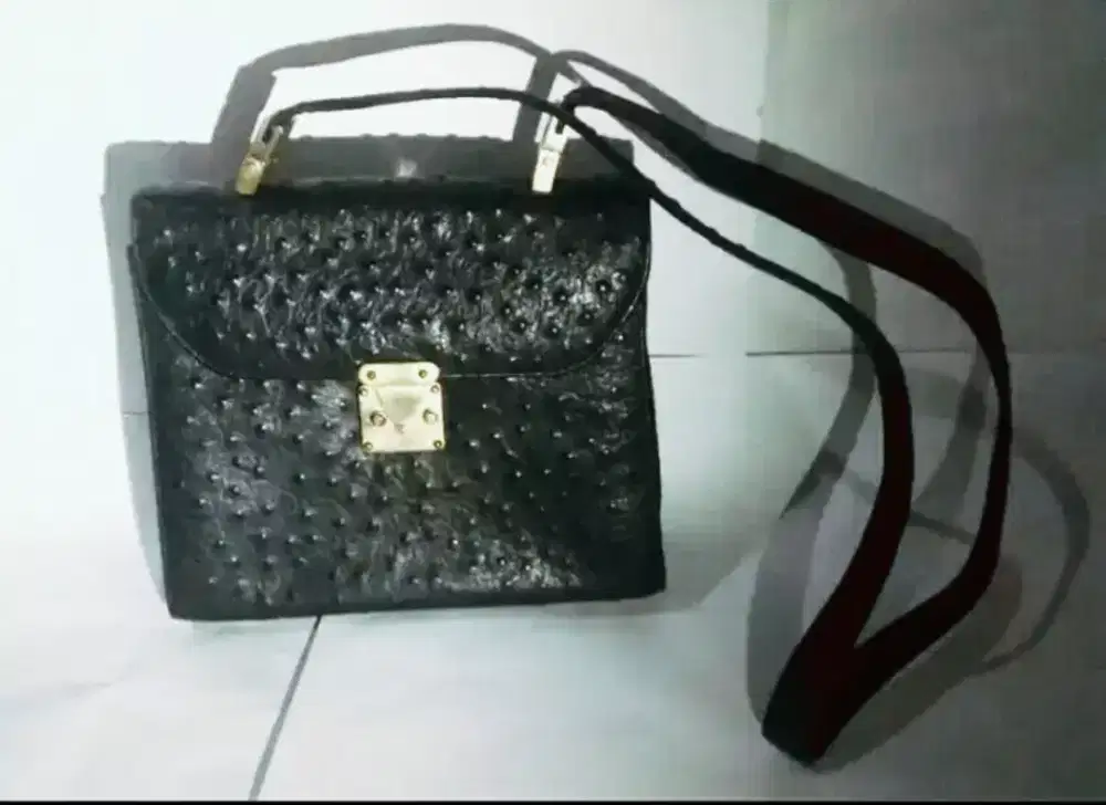 Built Up
Sling Bag
HAUTEMENT
Limited Edition