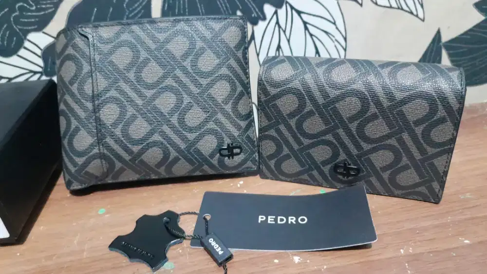 PEDRO DOMPET & TEMPAT KARTU NAMA