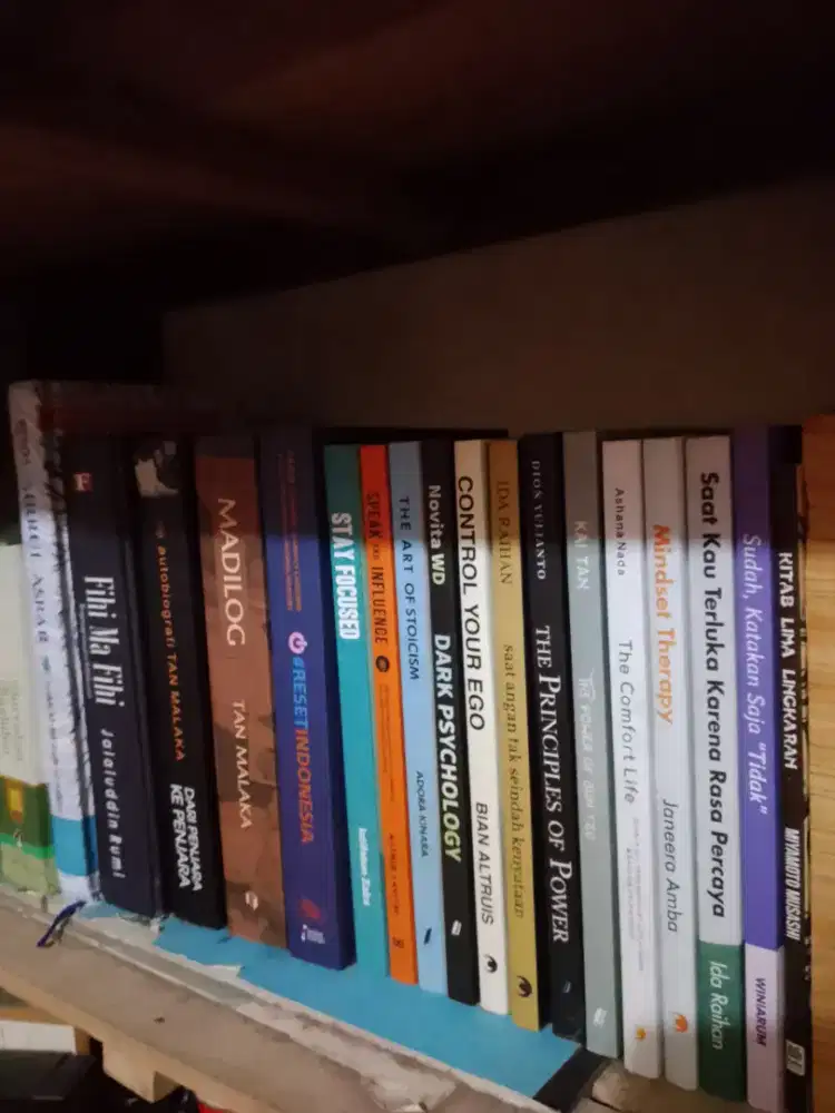 Buku bekas preloved