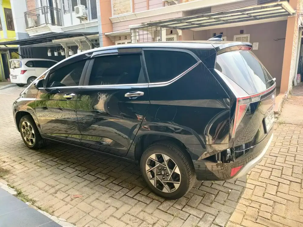 Hyundai Stargazer Prime 1.5 Captain Seat AT 2022/2023 Hitam