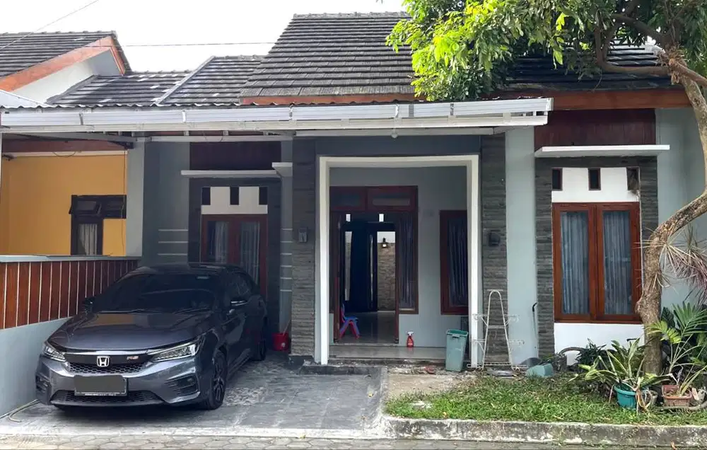 Rumah Keren Lingkungan Perumahan di Tamanan