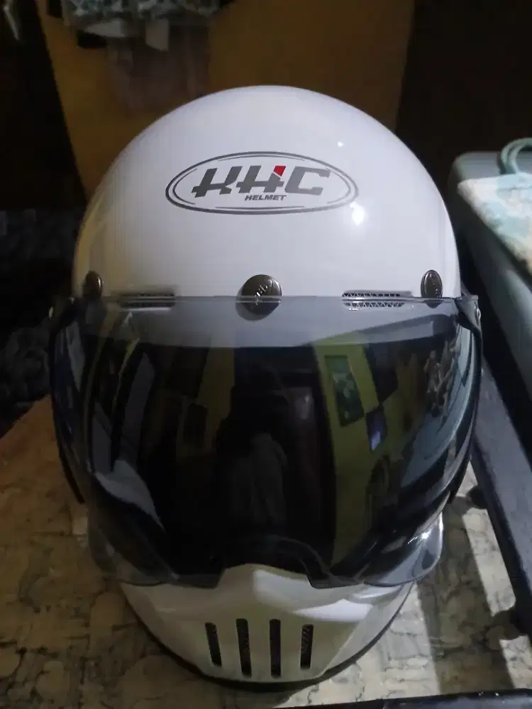 Helm cakil putih