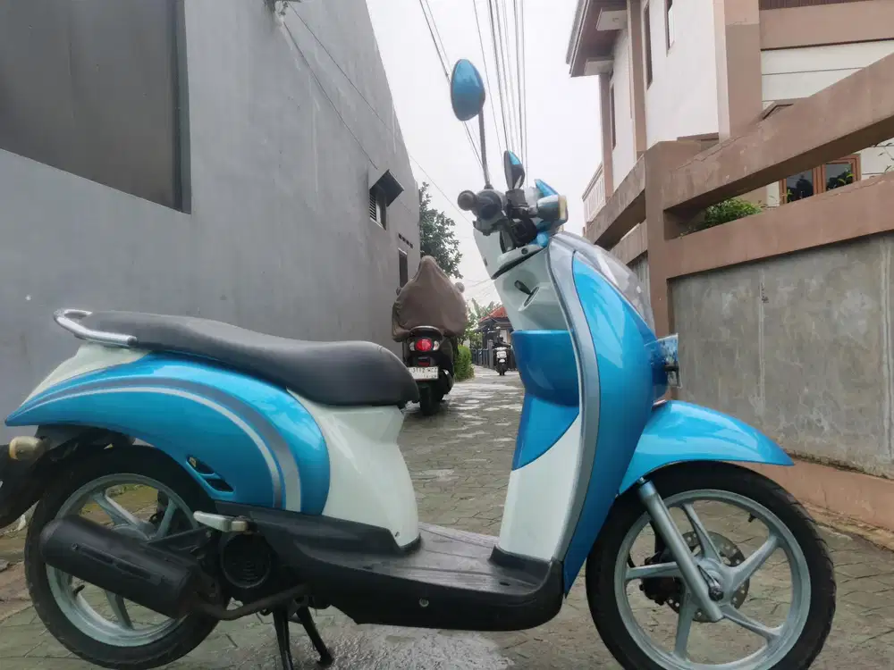 Honda Scoopy karbu 2011 stater tokcer halus mulus terawat