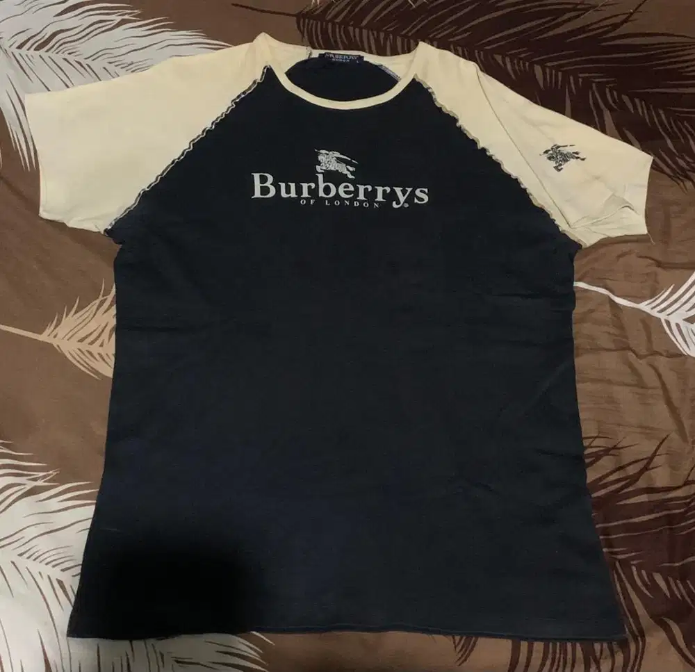 Baju Burberry London big logo