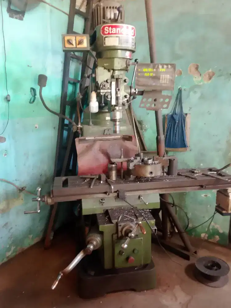 Mesin miling merk standar SM 3.