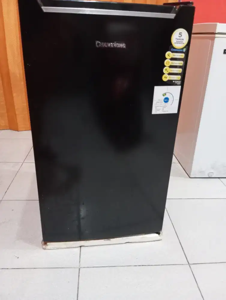 BU DIJUAL CEPAT KULKAS KECIL 85 WATT PEMAKAIAN BARU 4 BULAN BISA NEGO