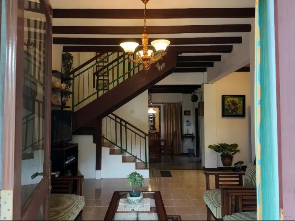 VILLA ISTANA BUNGA LEMBANG, VILLA ASRI DI BANDUNG