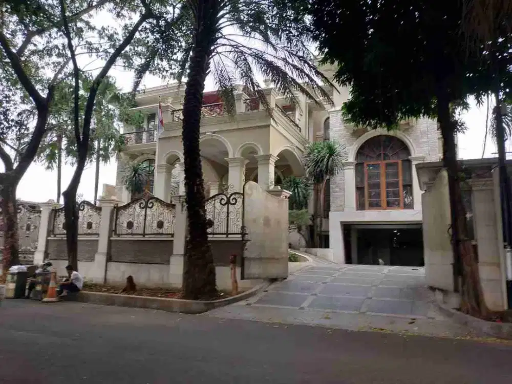 Jual Cepat ! Turun Harga, Rumah Sangat Mewah di Patra Kuningan
