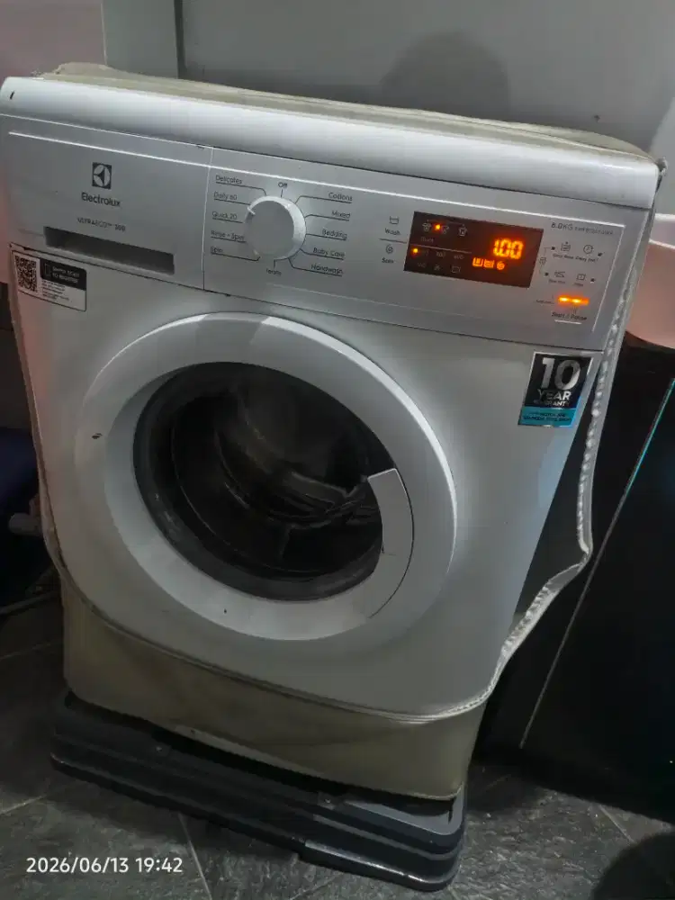 Mesin cuci front loading merk elektrolux type ewf 8025 gwa