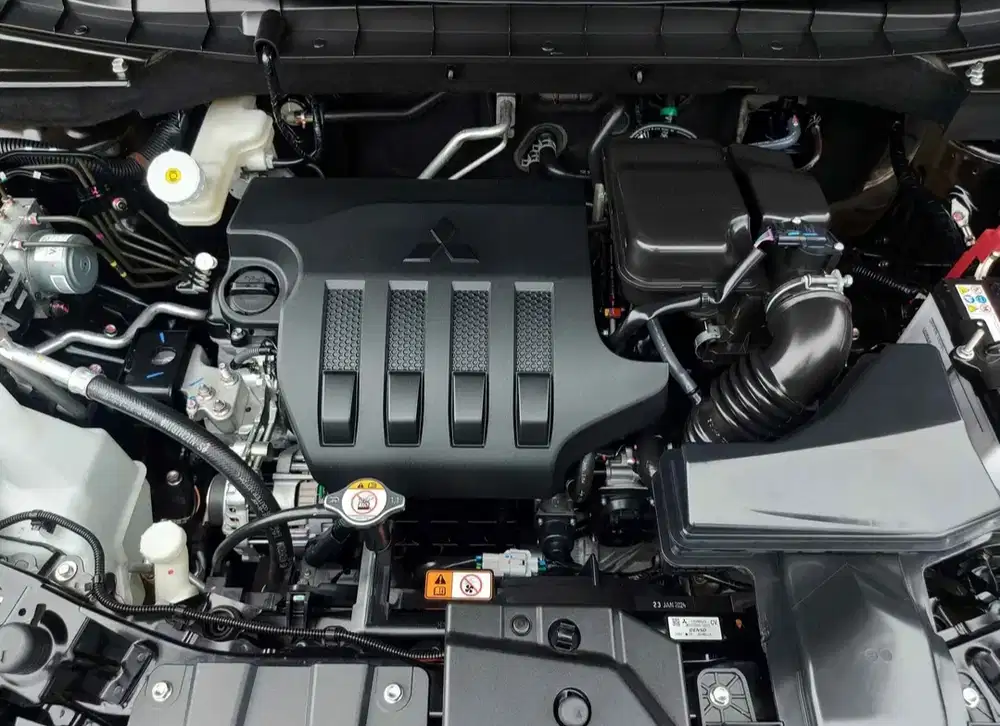 Mitsubishi XForce Ultimate 1.5 at Matic Hitam Des 2024
