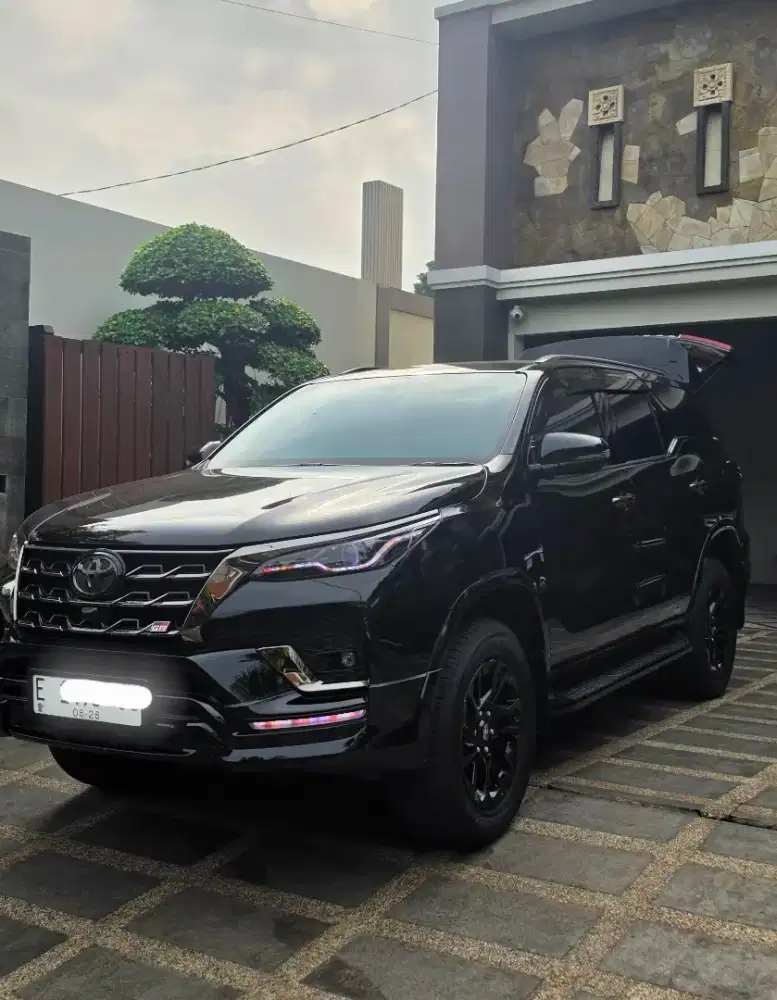 Fortuner GR sport AT 2023 low km