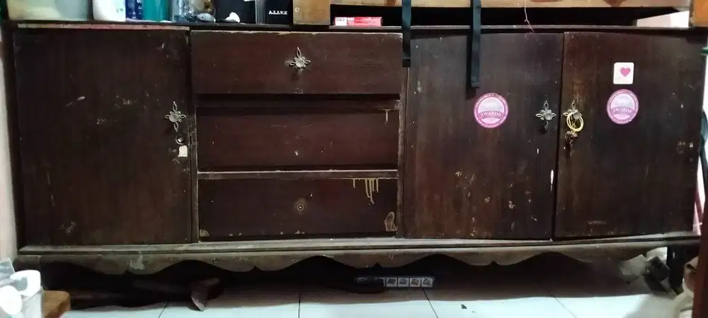 Lemari bufet jati