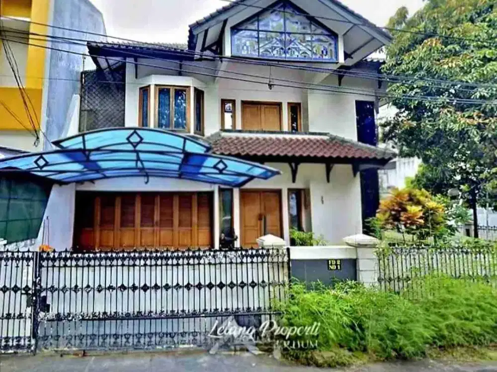 Dijual Rumah Murah Hoek 2 Lantai Strategis LT 311 M² di dekat Mall Kelapa Gading Jakarta Utara