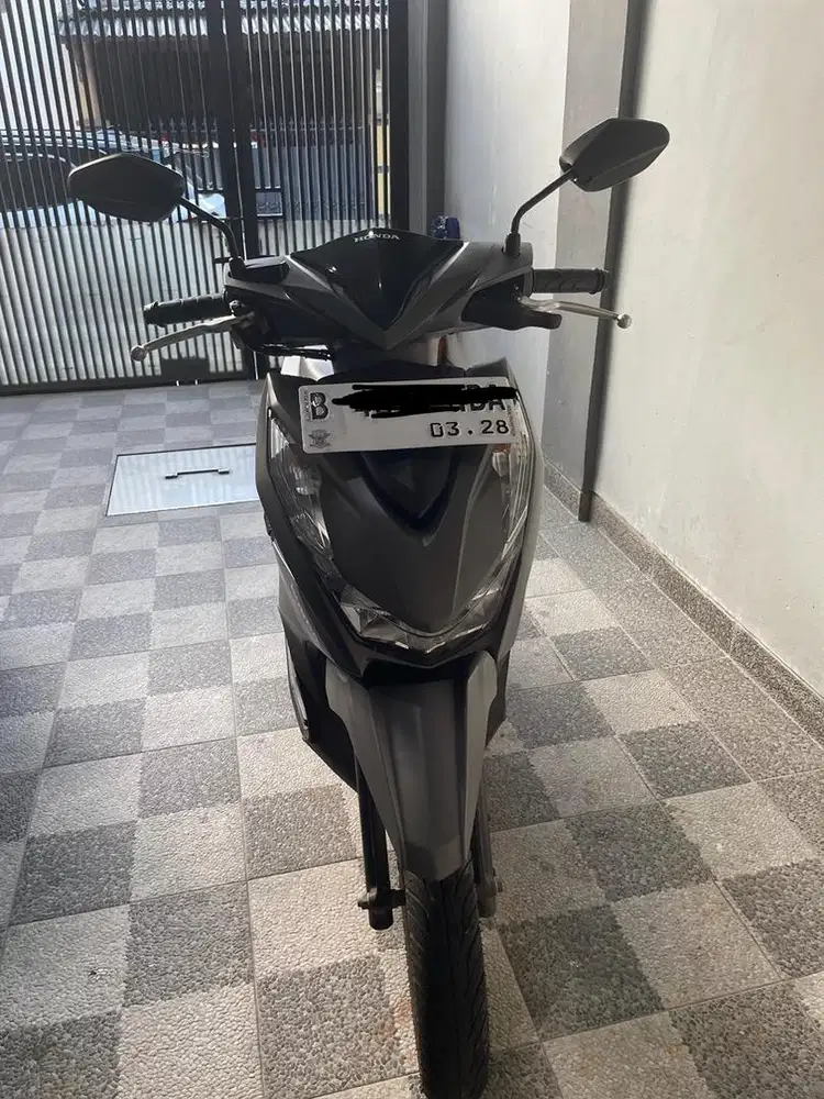 Honda beat Deluxe 2023 silver tipe tertinggi
