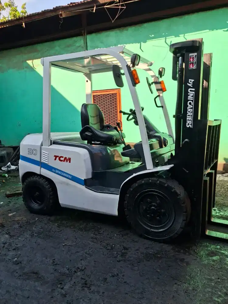 Forklift TCM 3 Ton,Manual,Tiang 3 Meter,Isuzu C240,Low HM,Tahun 2019