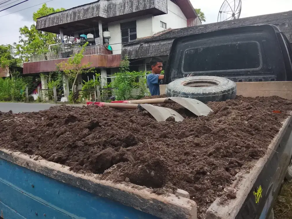 Tanah hitam uruk