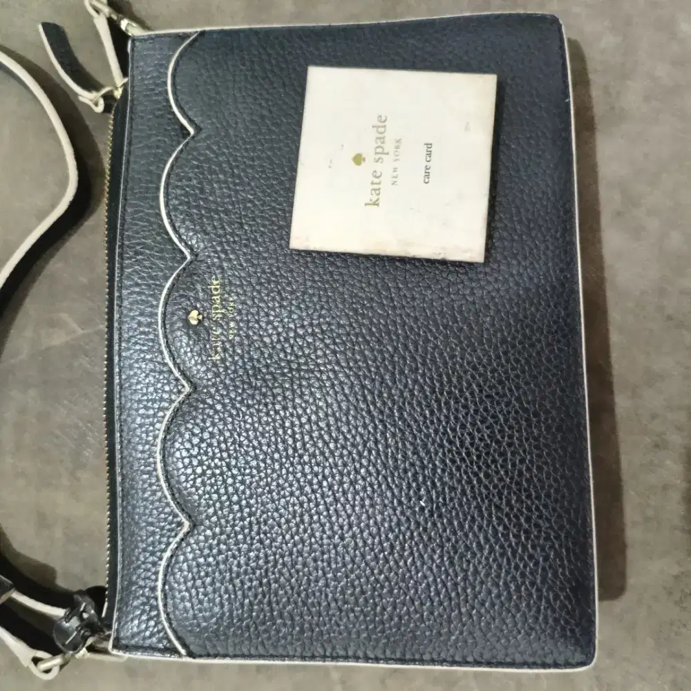 Tas slempang kate spade