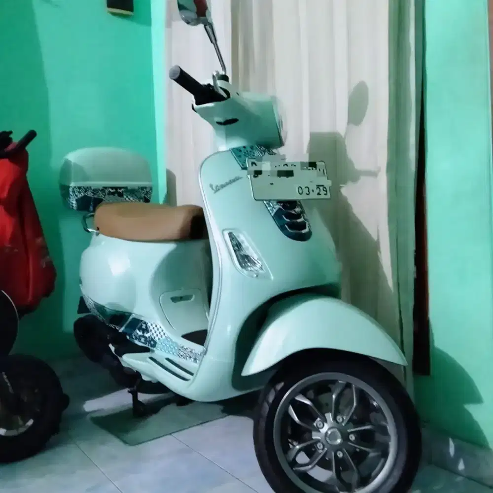 Di Jual Vespa Piaggio LX 125 tahun 2024