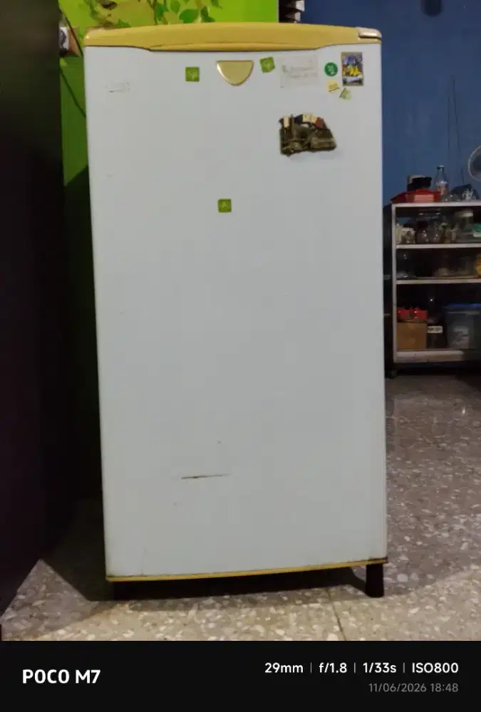 Di jual kulkas bekas