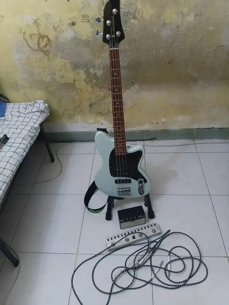 Bass ibanez tmb 30 dan efek mvave tank b