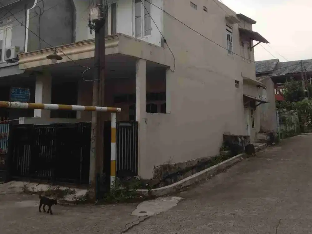 Dijual rumah 2 lantai harga 450 juta nego dalam perumahan Pondok Sukmajaya Depok posisi di hook