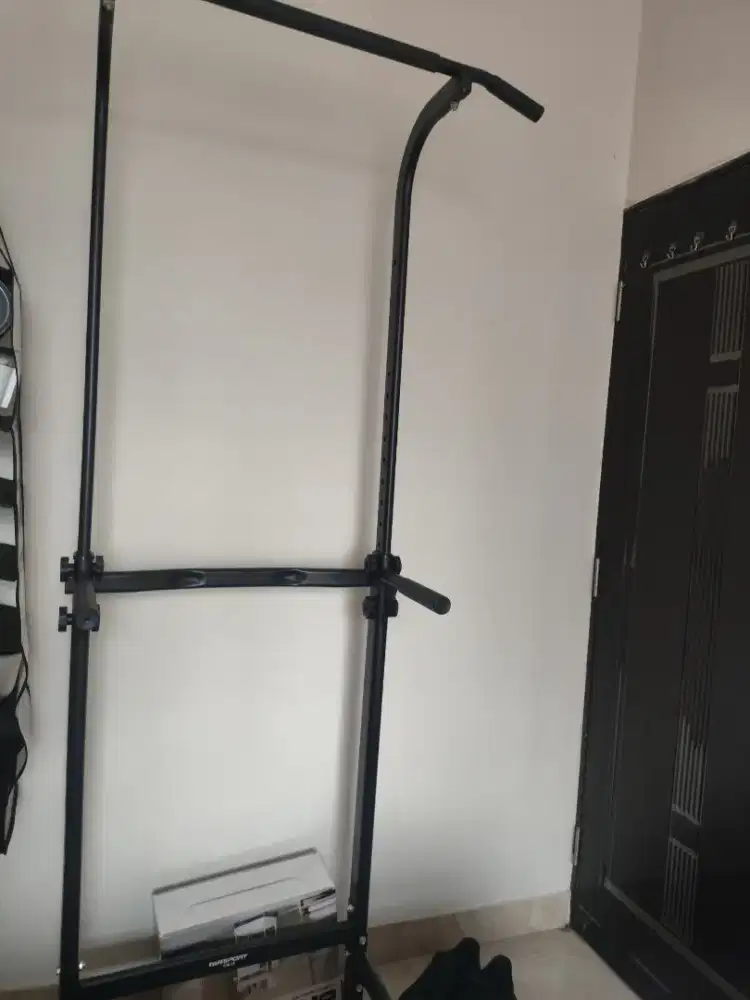 Horizontal pull up bar portable