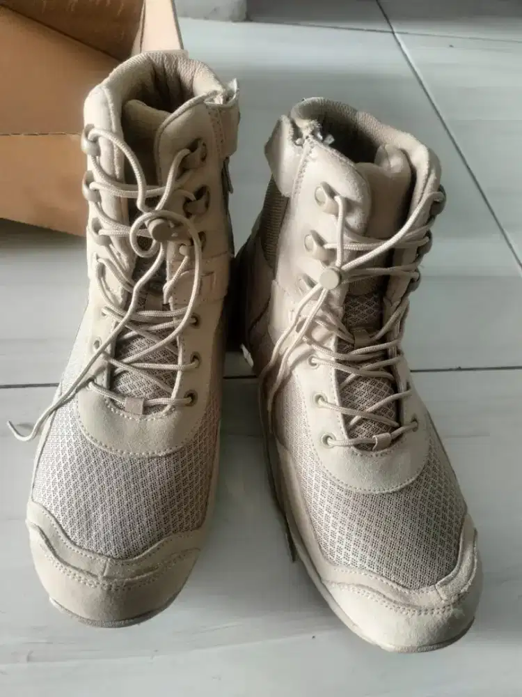 Sepatu Tactical warna gurun size 42