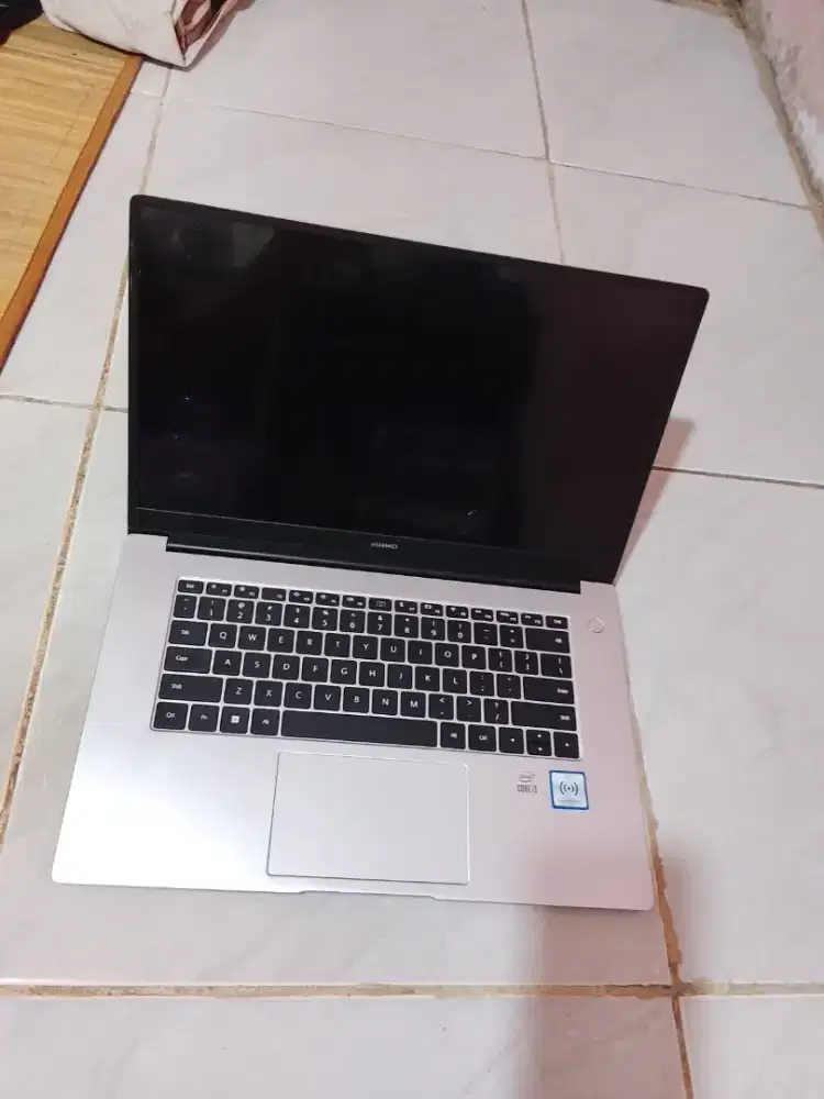 Laptop Huawei Mate D14 core i3