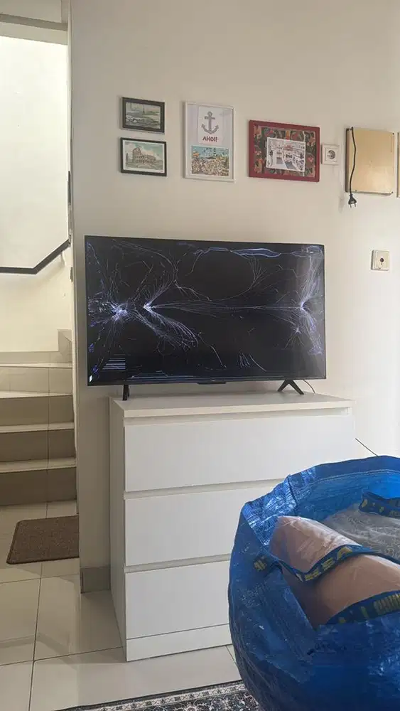 TV TCL 43 Layar Pecah