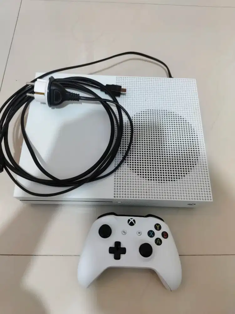 Xbox One S 500gb ada 1 akun game FC26 full  & Forza Horizon 4