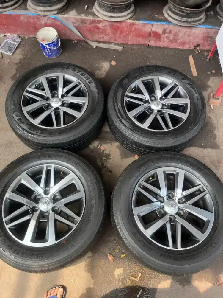 Velg original Toyota Fortuner vrz ring 18 pcd 6x139,7 ban 265/60 R18