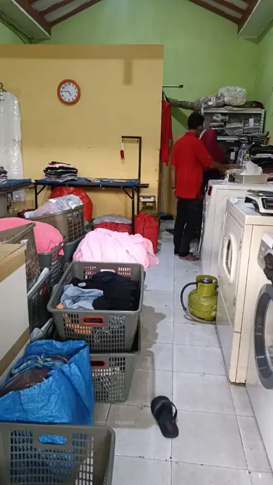 Loker Laundry Khusus Pria