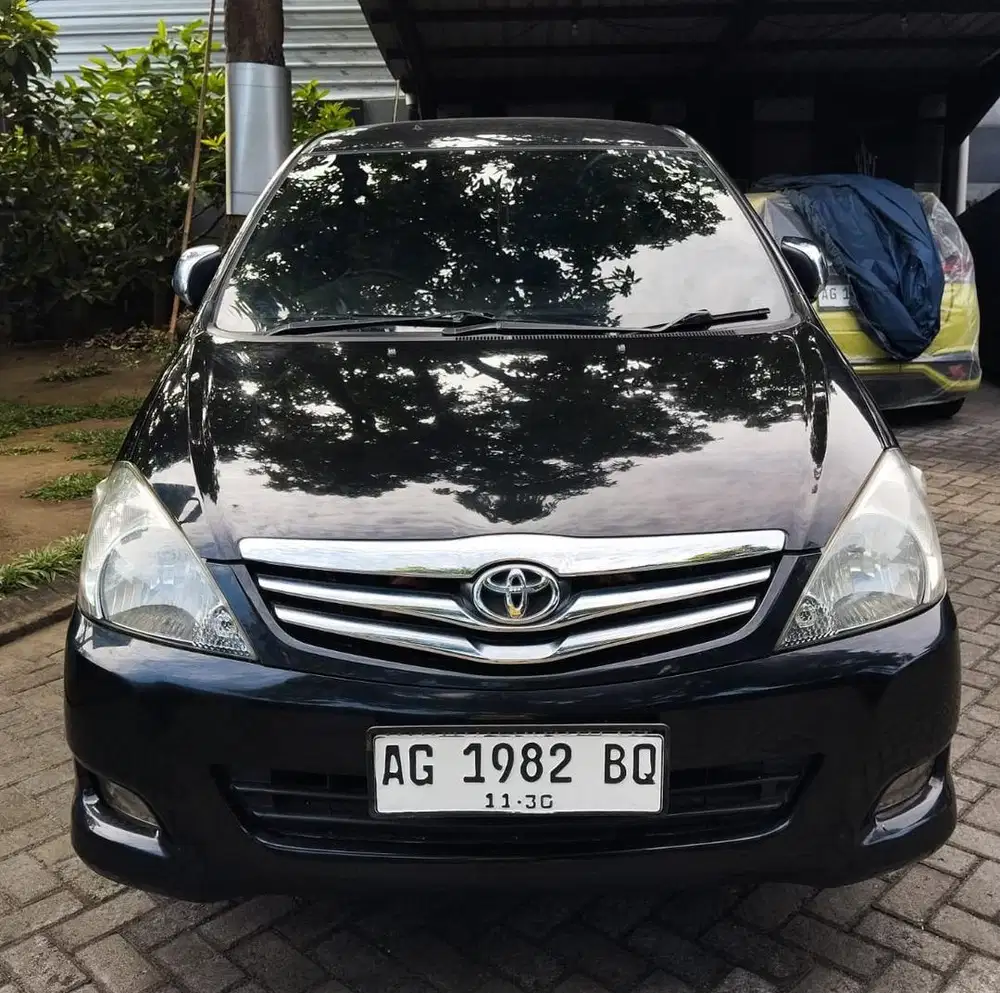 Innova 2.0 V MT 2010