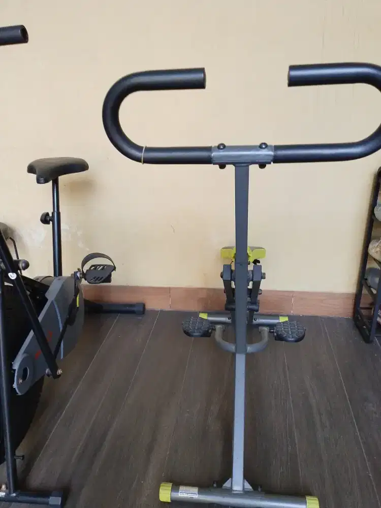 Di jual cepat alat gym pelurus punggung,dll