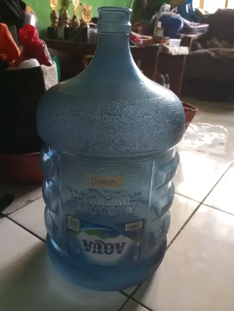 Galon aqua kosong