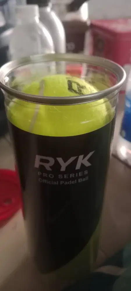 Jual bola padel merk RYK bekas pakai