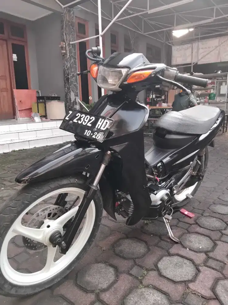 Yamaha f1z hitam