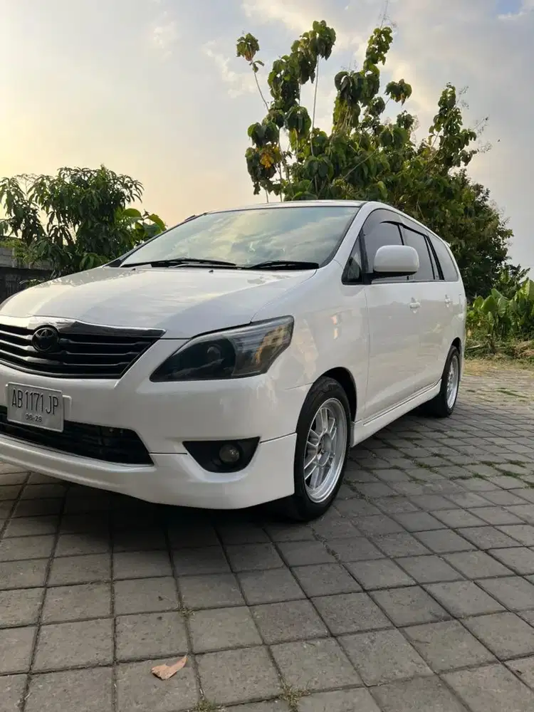 Grand Innova G 2012