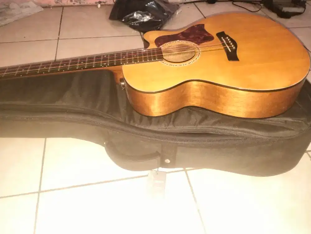 Gitar Akustik Grande GC 8 NA + Just in Case JIC-2A