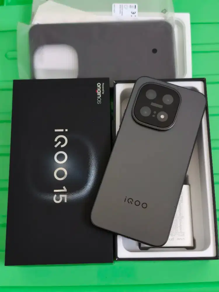 IQOO 15 Black Ram 16GB Internal 512GB Fullset Ori Resmi