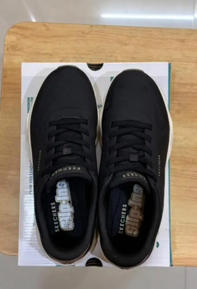 Sepatu Skechers woman slip on ukuran 37