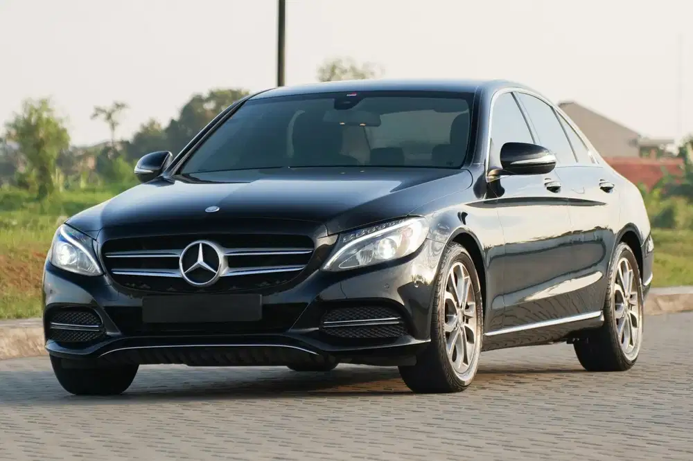 Km low Mercedes Benz C200 Avantgarde 2015 (W205)